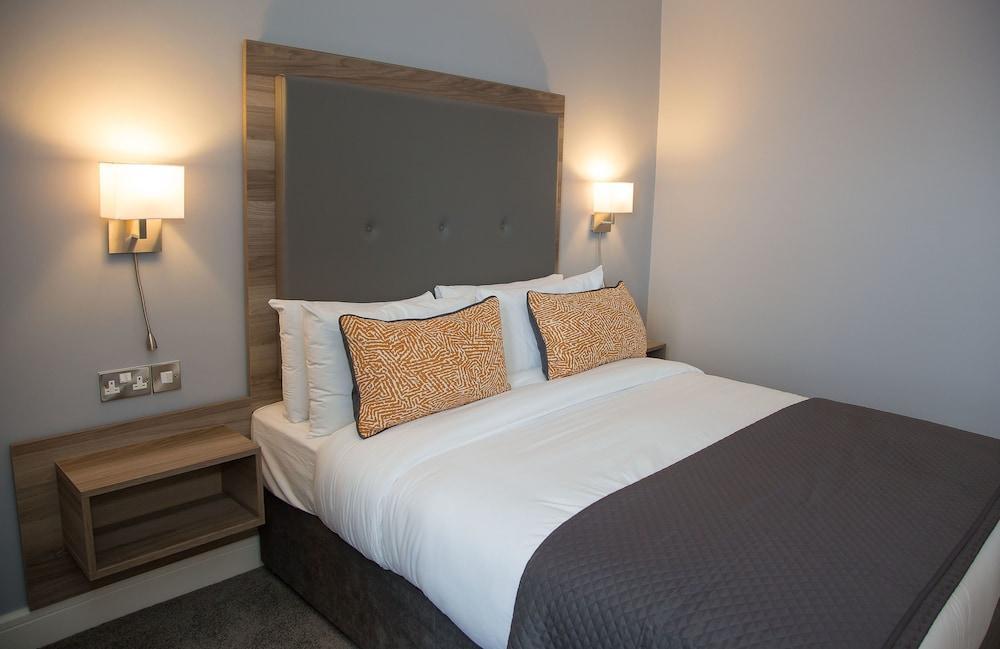Westlodge & Leisure Centre Hotel 4*