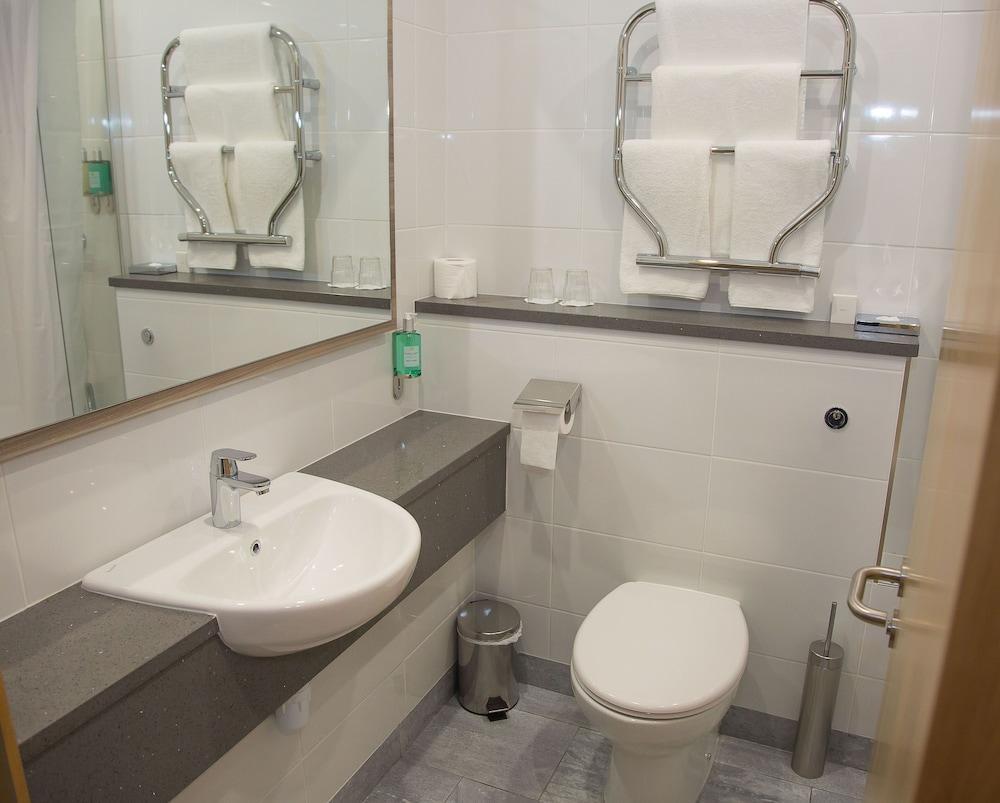 Westlodge & Leisure Centre 4*