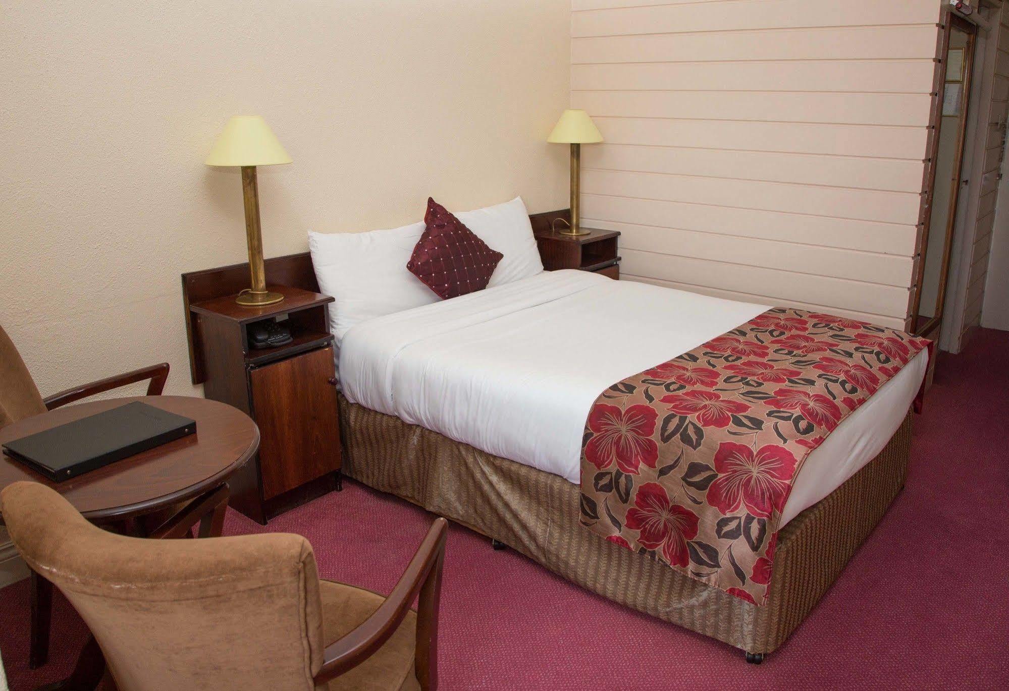 Westlodge & Leisure Centre Hotel 4*